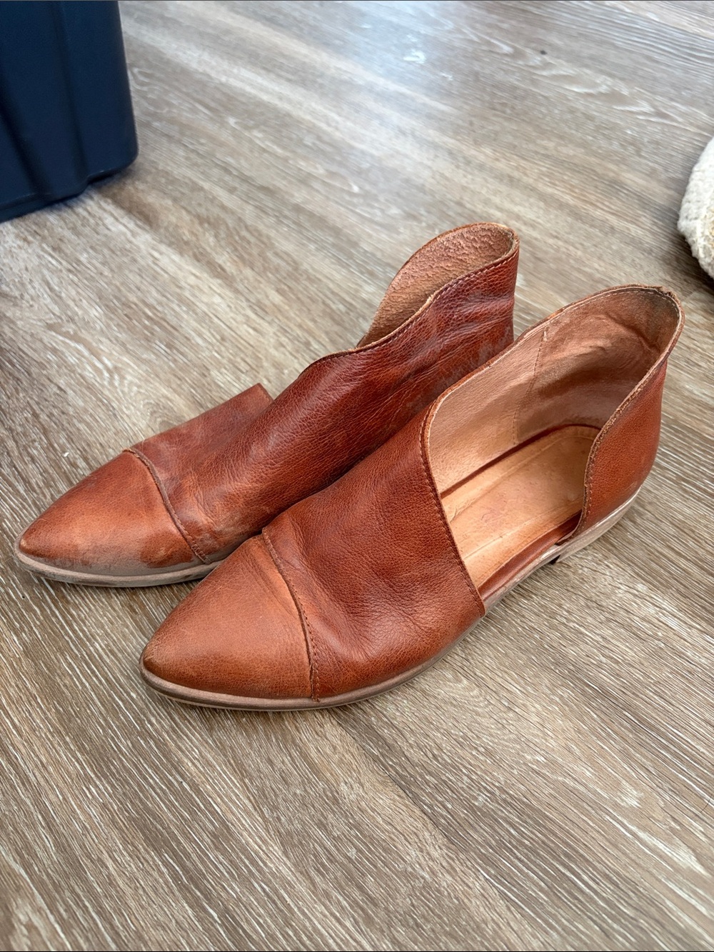 Women's Pointed Leather Slip-On Flats - Brown